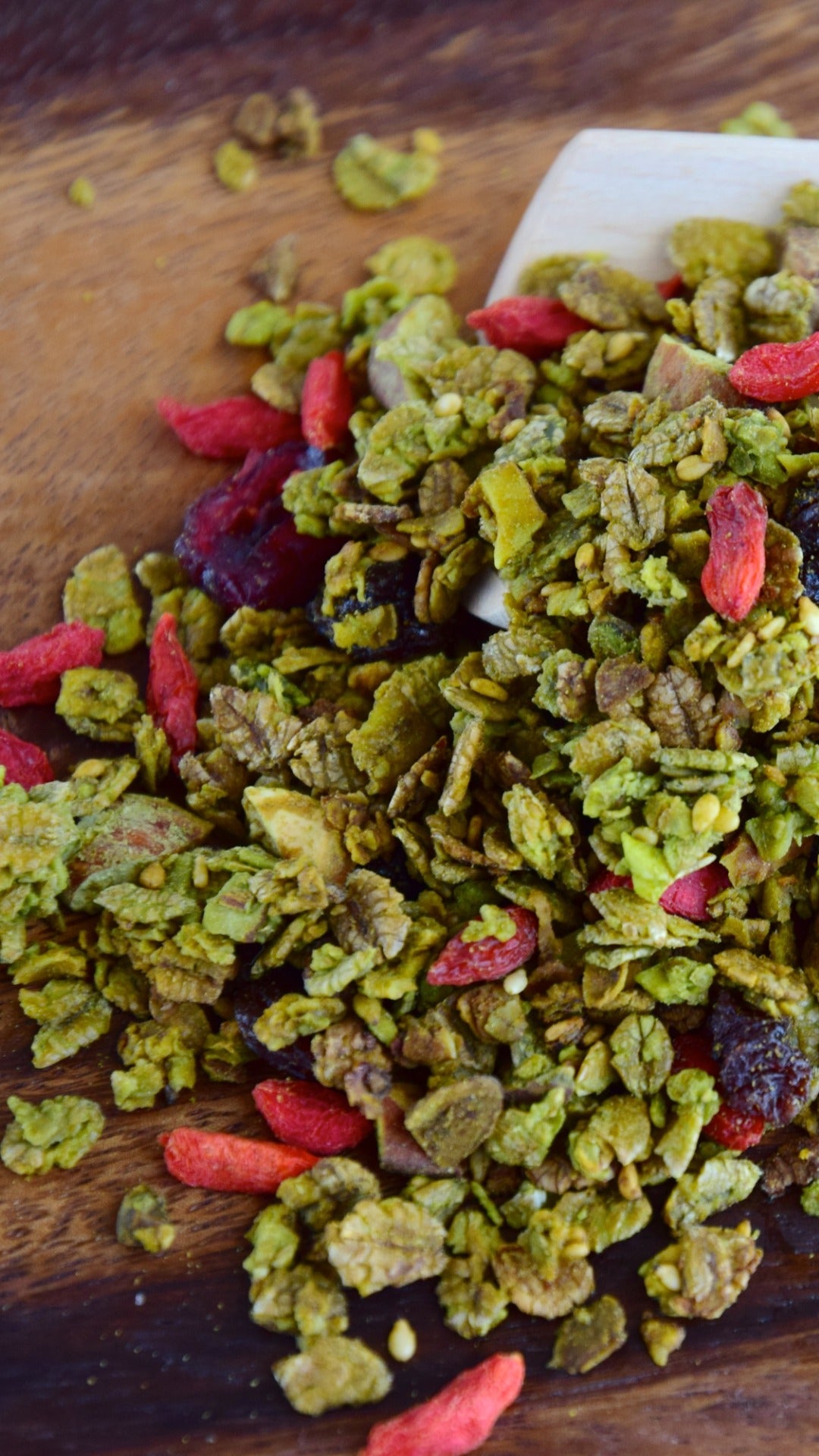 Matcha, green tea powder, matcha granola, homemade, superfoods, goji berries, raisins, nuts,seeds, oats